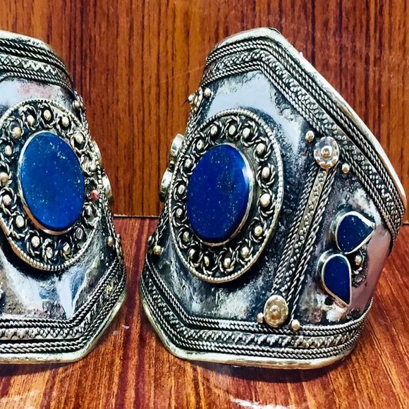Single Vintage Kuchi Cuff Bracelet: Afghan Tribal Jewelry with Lapis Lazuli - Picture 7 of 7